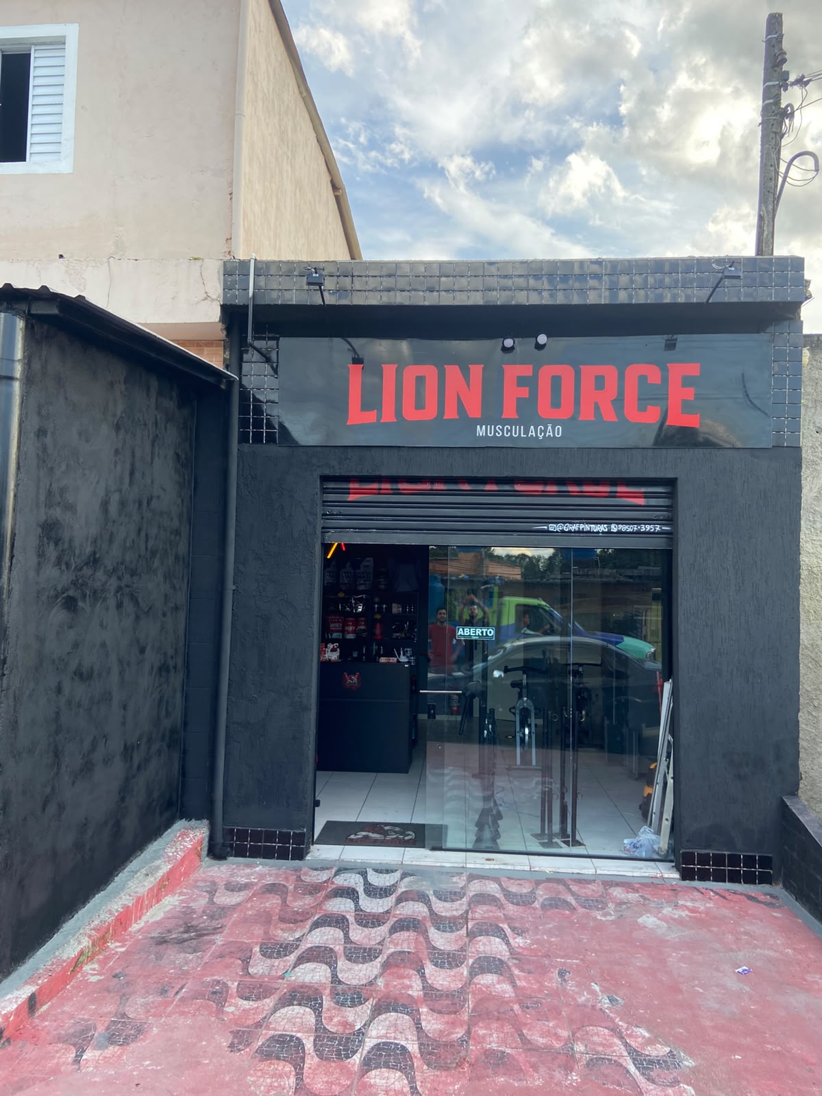 Recepção da Lion Force com suplementos e catraca